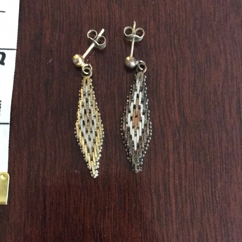 Woven Patterned Gold Tone Earrings - Picture 5 of 7